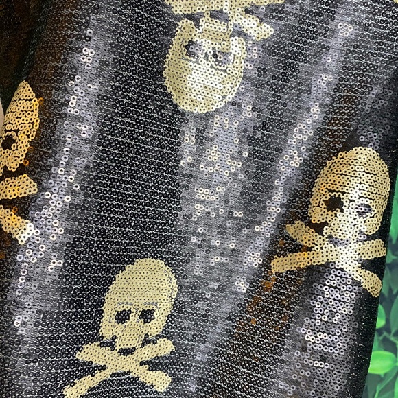 SEQUIN SKULL & CROSSBONES SIDE HIGH-LOW LOOSE TANK TOP · SIZE L - Picture 6 of 9